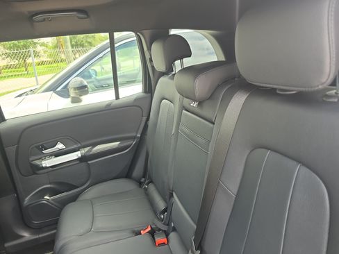 Used 2023 Mercedes-Benz GLB 250 4MATIC image 9