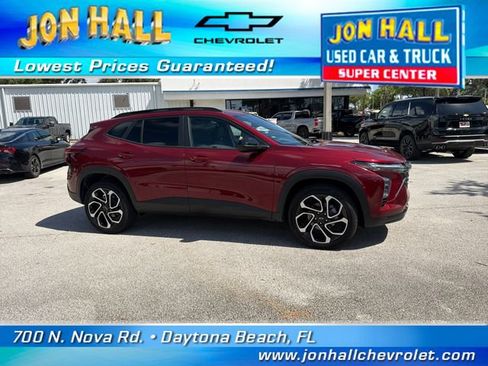 Used 2025 Chevrolet Trax RS w/ Sunroof Package FWD image 12
