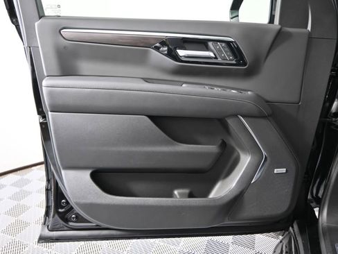 New 2026 Chevrolet Suburban Premier image 19