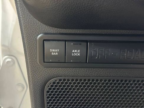 Used 2016 Jeep Wrangler Unlimited Rubicon w/ Connectivity Group AWD/4WD image 17