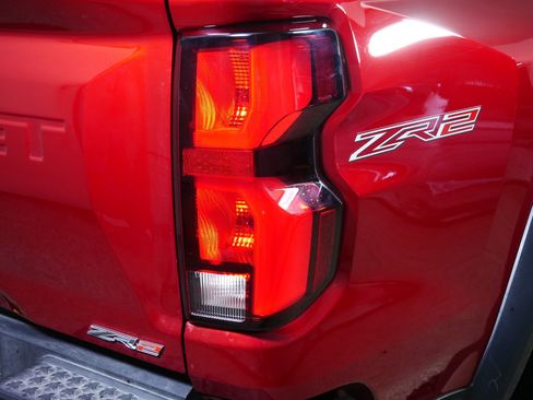 Used 2025 Chevrolet Colorado ZR2 w/ Technology Package AWD/4WD image 17