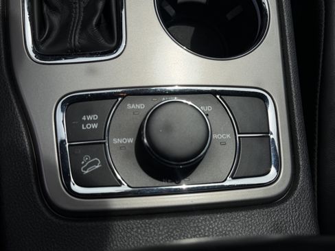 Used 2021 Jeep Grand Cherokee Limited AWD/4WD image 19