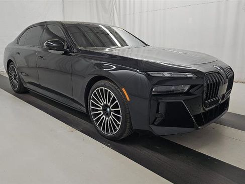 Used 2025 BMW 750e xDrive w/ Executive Package image 3