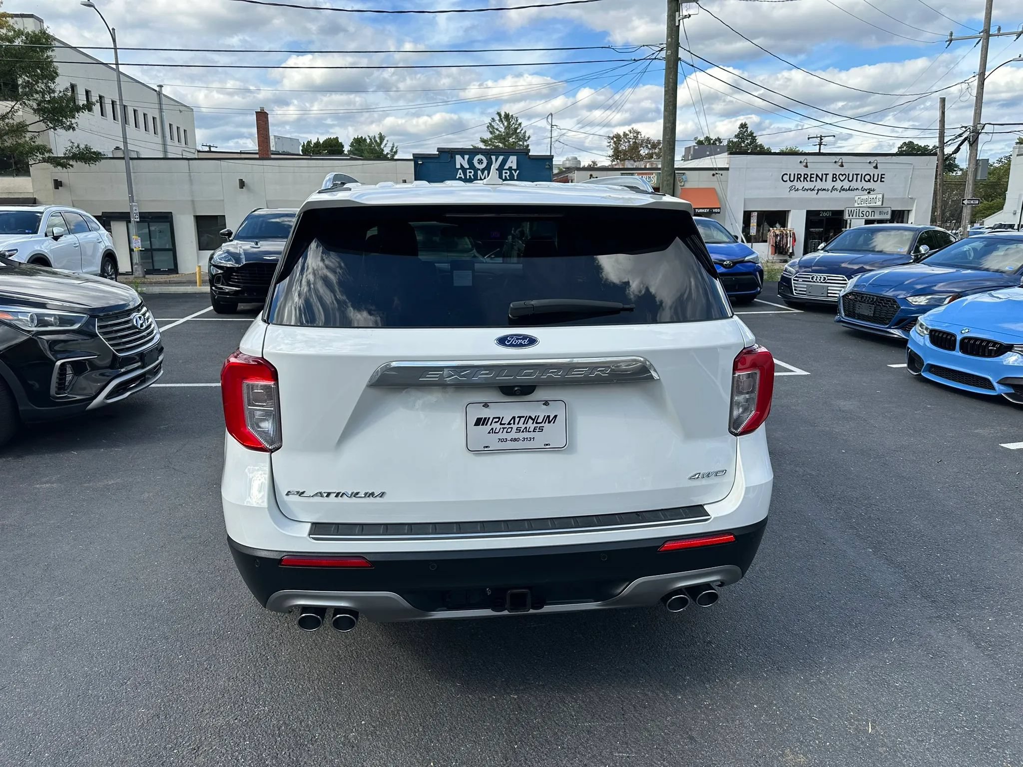 Used 2023 Ford Explorer Platinum w/ Technology Package AWD/4WD image 6