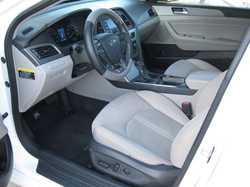 Used 2015 Hyundai Sonata SE w/ Option Group 02 image 11