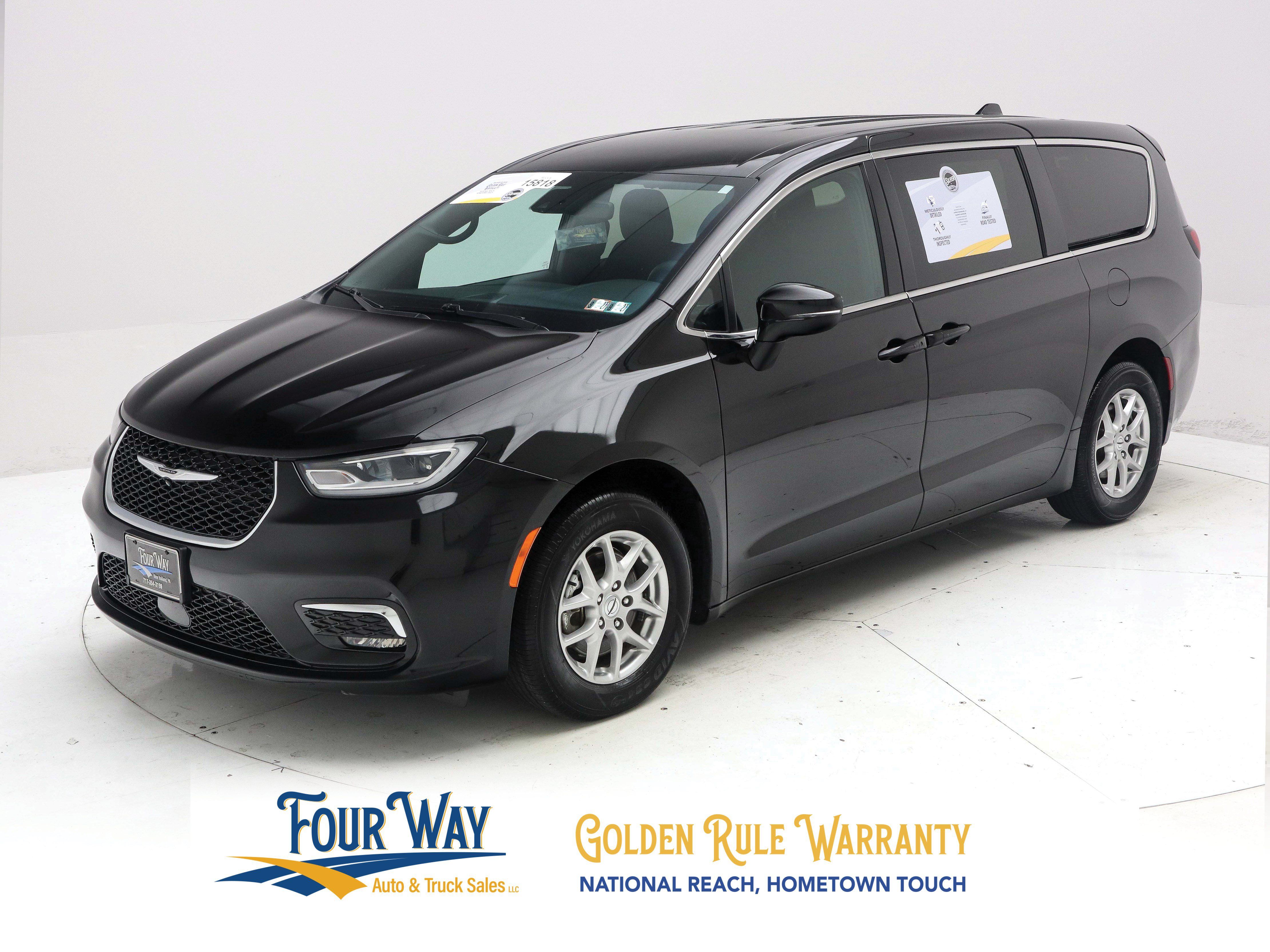 Used 2024 Chrysler Pacifica Touring FWD image 8