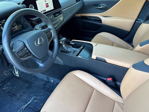 Used 2025 Lexus ES 350 w/ Premium Package FWD image 11