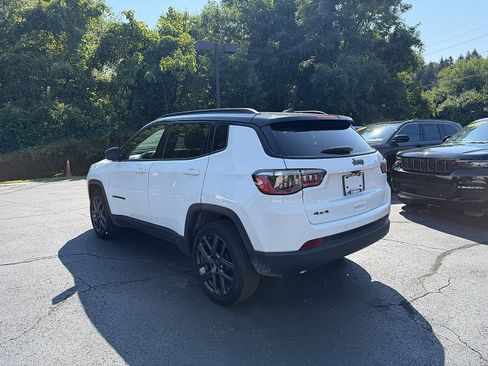 Used 2025 Jeep Compass Limited w/ Sun & Sound Group AWD/4WD image 4