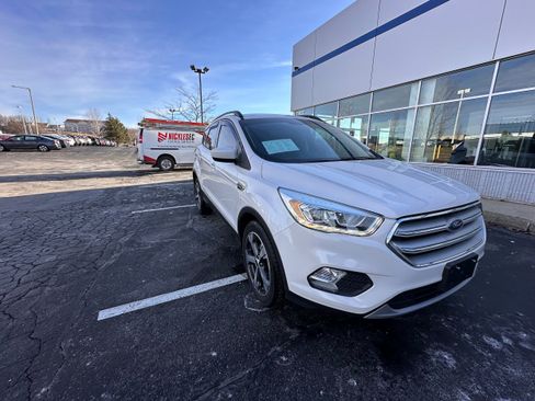 Used 2018 Ford Escape SEL image 2