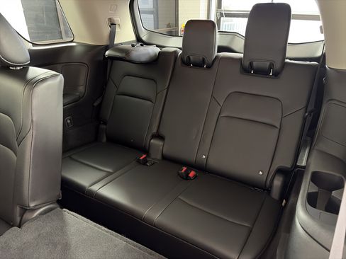 Certified 2023 Nissan Pathfinder SL w/ Lighting Package (N92) image 8