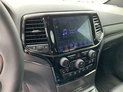 Used 2019 Jeep Grand Cherokee Limited X image 24