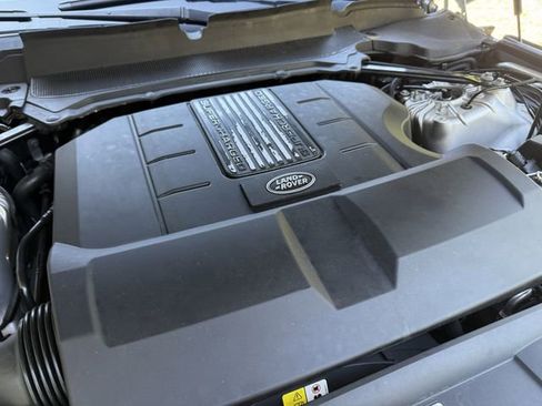 Used 2018 Land Rover Range Rover HSE image 32