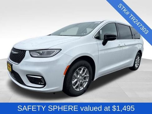 New 2026 Chrysler Pacifica Select image 3