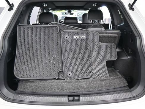 Used 2022 Volkswagen Tiguan SE R-Line image 35