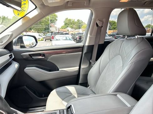 Used 2022 Toyota Highlander Platinum AWD/4WD image 36