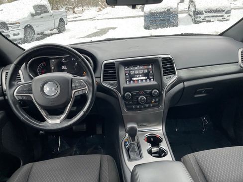 Used 2020 Jeep Grand Cherokee Laredo w/ Security & Convenience Group image 9