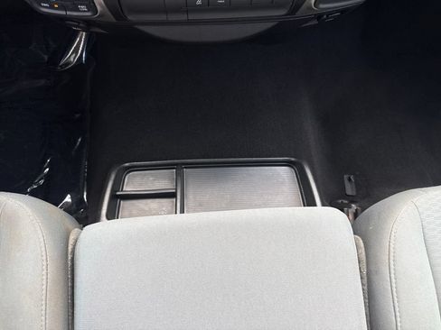 Used 2019 RAM 1500 Classic SLT AWD/4WD image 23