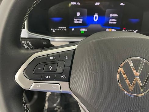 New 2025 Volkswagen Taos SE w/ Panoramic Sunroof Package AWD/4WD image 16
