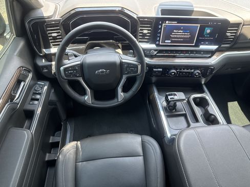 Used 2023 Chevrolet Silverado 1500 LT Trail Boss w/ LT Trail Boss Premium Package AWD/4WD image 7