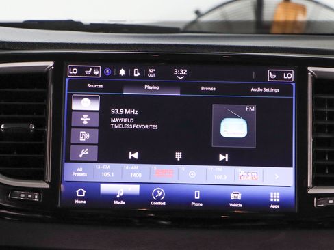 Used 2023 Chrysler Pacifica Touring-L FWD image 19