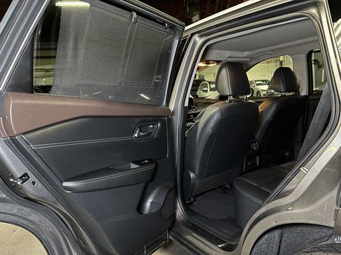 Used 2023 Nissan Rogue SL w/ SL Premium Package FWD image 18