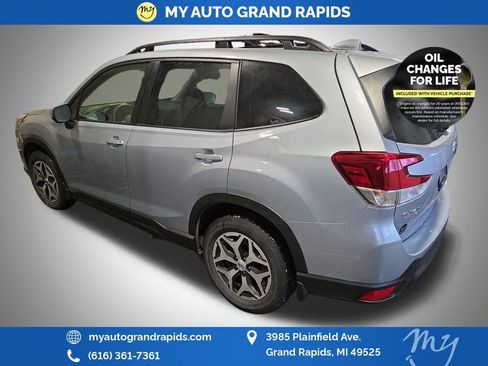Used 2023 Subaru Forester Premium image 5