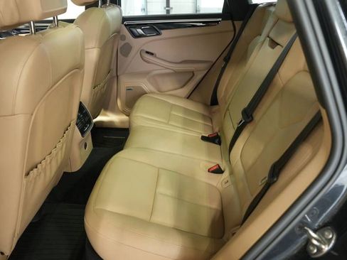 Certified 2022 Porsche Macan AWD/4WD image 27