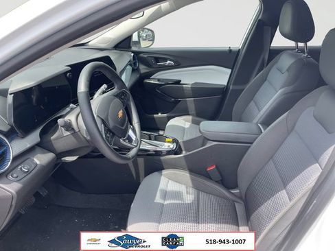 Used 2025 Chevrolet Trax LT w/ Driver Confidence Package FWD image 10