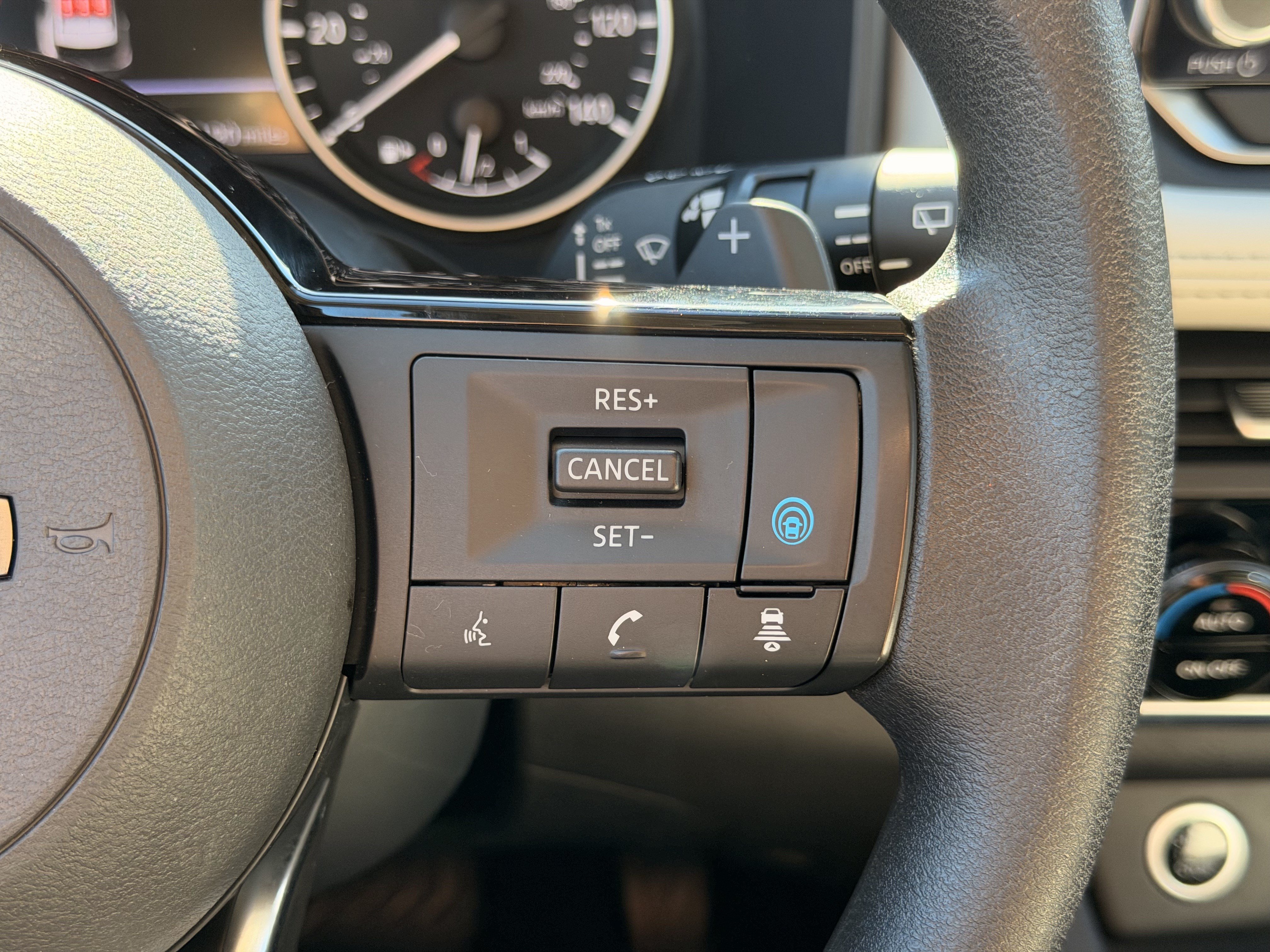 Used 2023 Nissan Rogue SV AWD/4WD image 24
