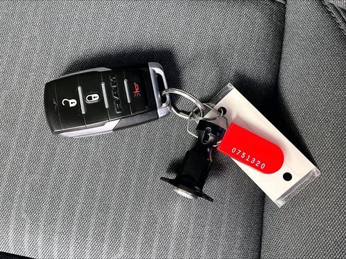 Used 2020 RAM 1500 Big Horn AWD/4WD image 11