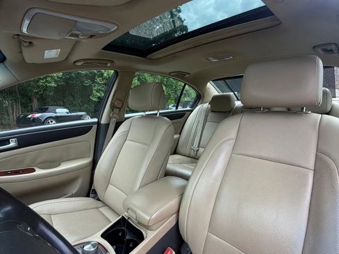 Used 2012 Hyundai Genesis 3.8 w/ Premium Pkg RWD image 12
