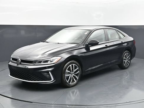 Used 2026 Volkswagen Jetta SE FWD image 1