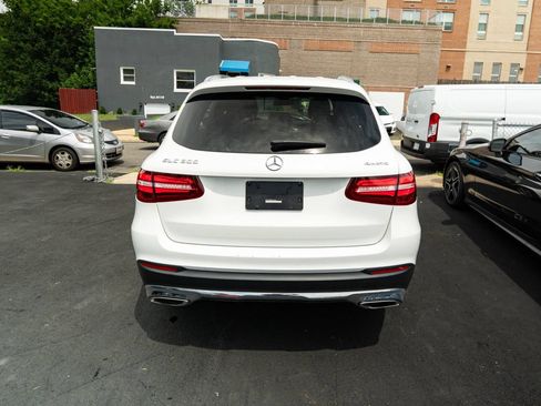 Used 2019 Mercedes-Benz GLC 300 4MATIC w/ Premium Package image 4