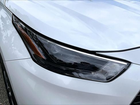 Used 2023 Toyota Highlander XLE image 27