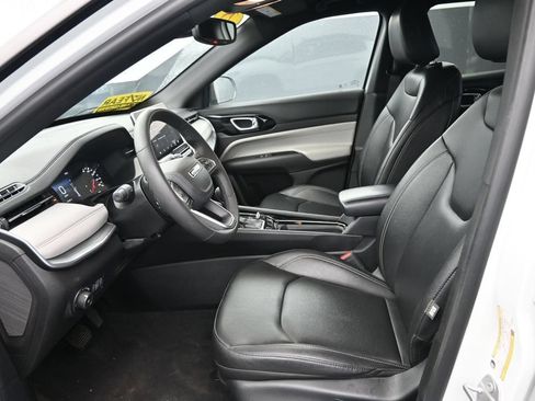 Used 2025 Jeep Compass Limited AWD/4WD image 16