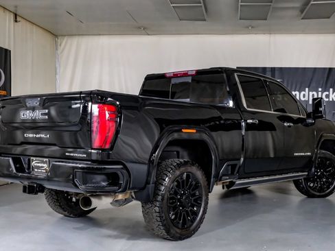 Used 2024 GMC Sierra 2500 Denali Ultimate AWD/4WD image 8