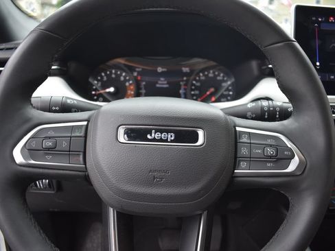 Used 2025 Jeep Compass Limited AWD/4WD image 13