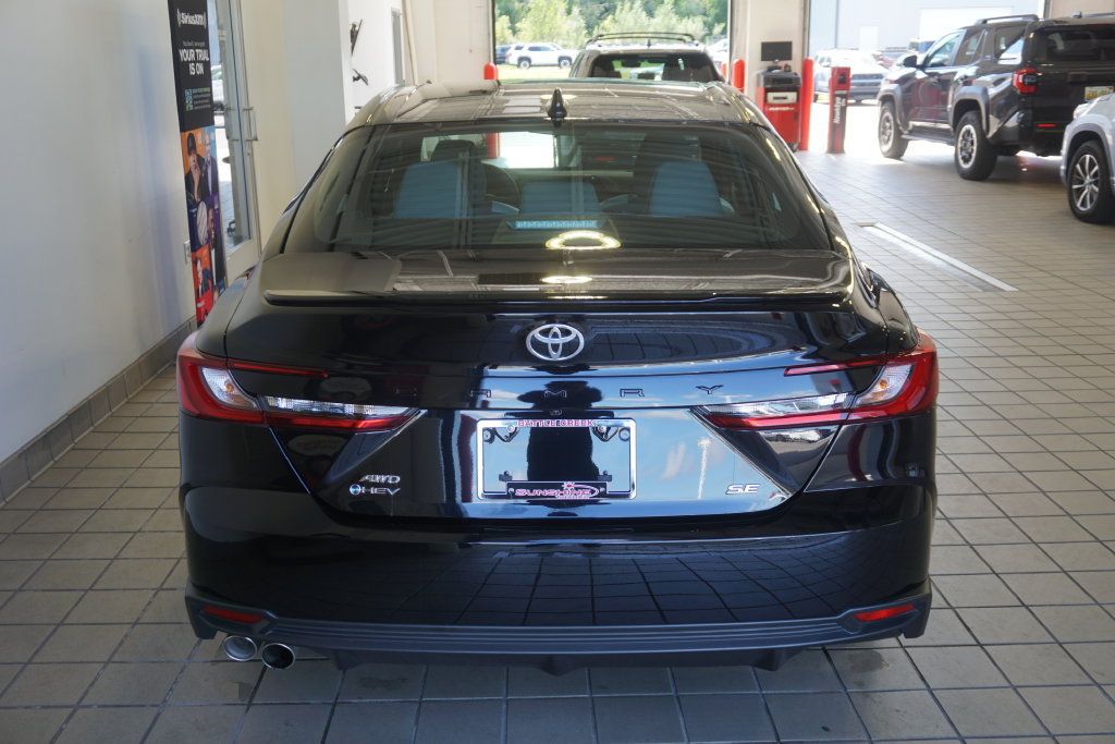 Used 2025 Toyota Camry SE AWD/4WD image 15