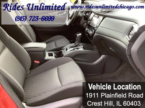 Used 2017 Nissan Rogue SV w/ SV Premium Package image 31