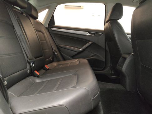 Used 2018 Volkswagen Passat 2.0T R-Line FWD image 19