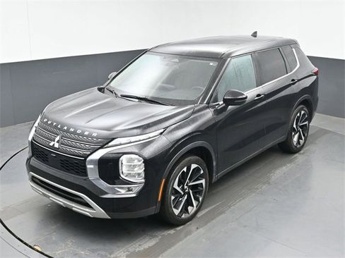 Used 2024 Mitsubishi Outlander SE image 15