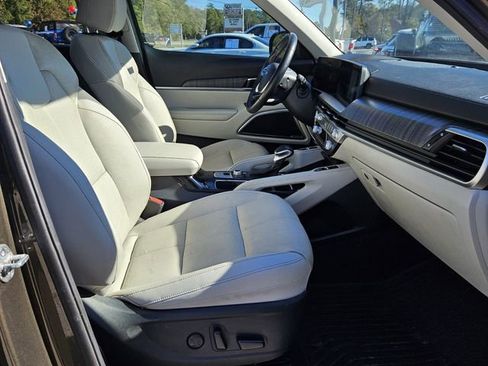 Used 2023 Kia Telluride EX w/ EX Captain's Chair Package image 15