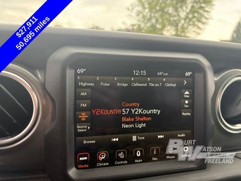 Used 2021 Jeep Wrangler Unlimited Sahara w/ Uconnect 4C Nav & Sound Group AWD/4WD image 17