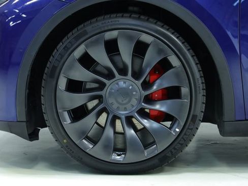 Used 2022 Tesla Model Y Performance image 8