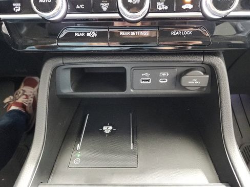 Used 2025 Honda Pilot Elite image 25