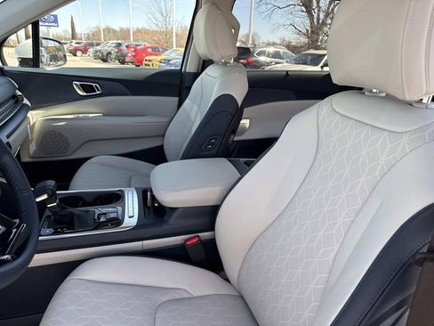 New 2026 Kia Carnival EX image 12