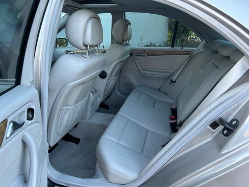 Used 2007 Mercedes-Benz C 230 Sedan image 26