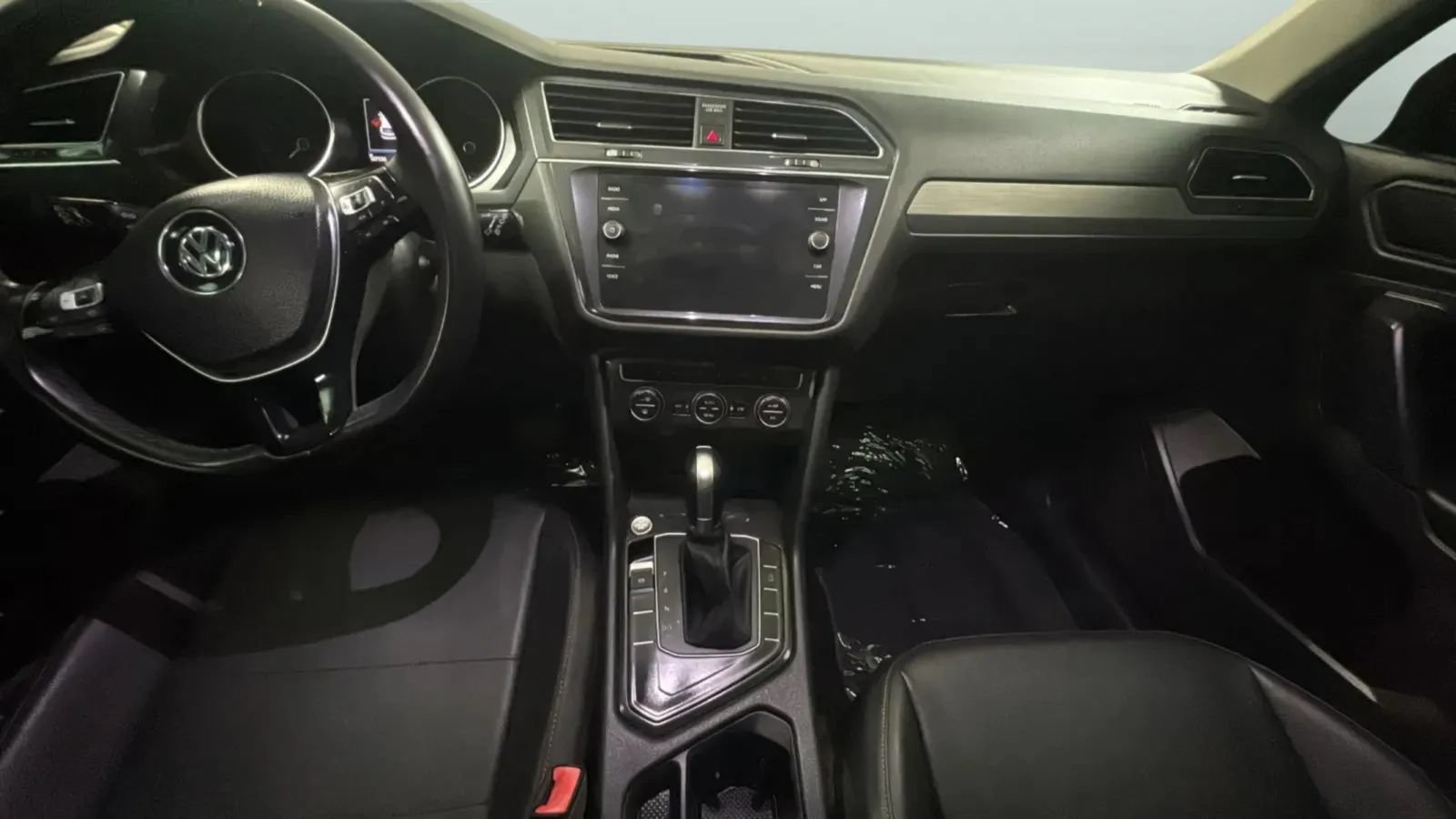 Used 2019 Volkswagen Tiguan SE FWD image 17