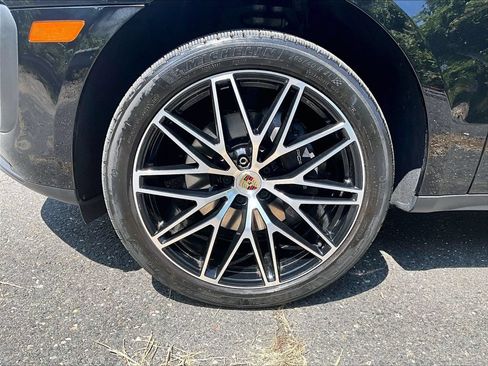 Certified 2023 Porsche Macan AWD/4WD image 14