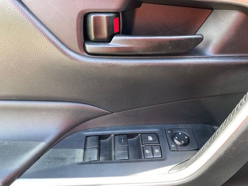 Used 2022 Toyota RAV4 LE FWD image 18